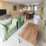 2 Bedroom Amazing In Saint-laurent-de-la-ca Prázdninový dům *