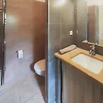 2 Bedroom Amazing In Saint-laurent-de-la-ca Prázdninový dům